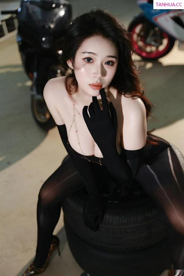  [XiuRen]高清写真图 2025.09.19 No.10788 南乔 连体丝袜第48张图片